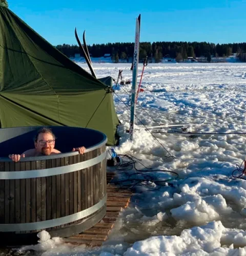 Janne Käpylehto rakensi taas maailman suurimman jääkarusellin